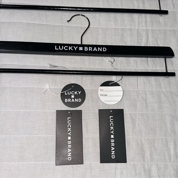 Lucky Brand Black x 2 Tan x 2 Wooden Plush Throw Hangers - Picture 3 of 6